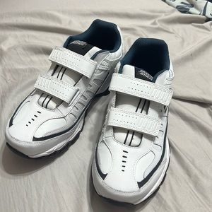 Skechers memory foam wide fit tennis shoes, size 10